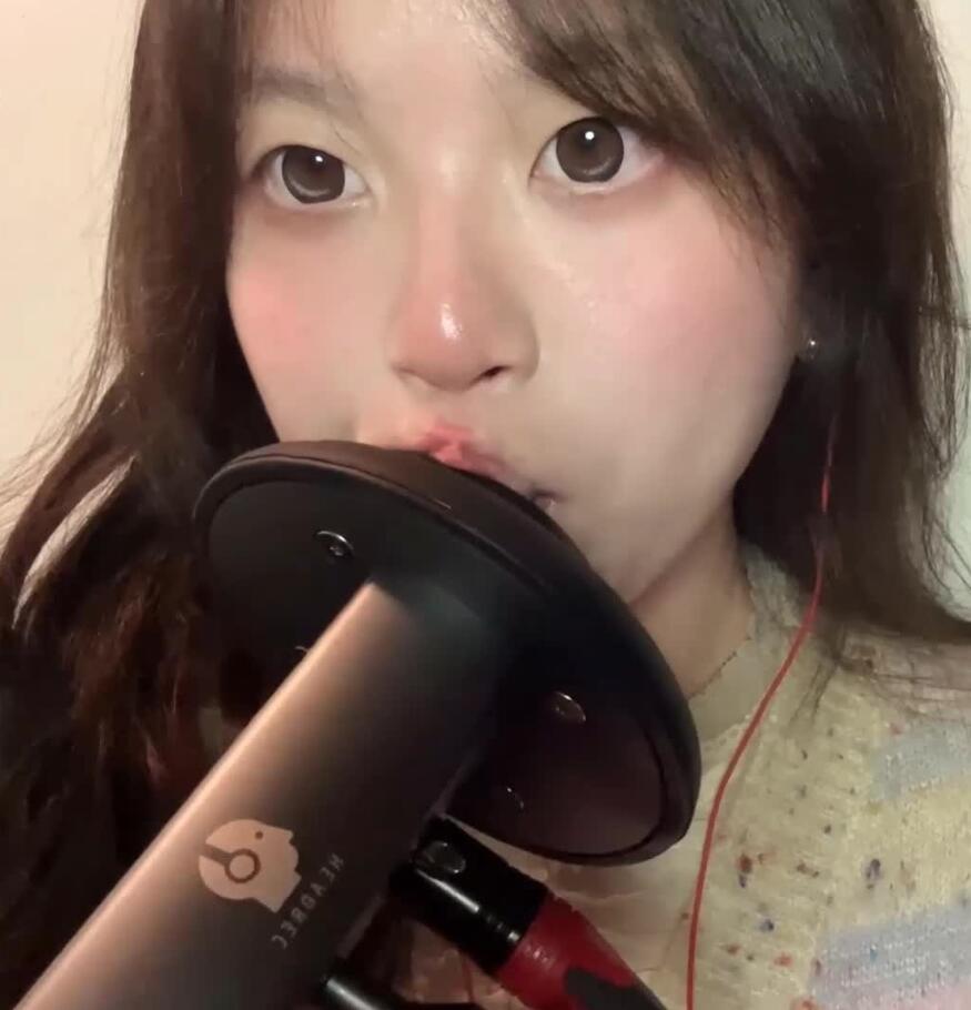 椰椰拿铁 爱发电ASMR舔耳3V