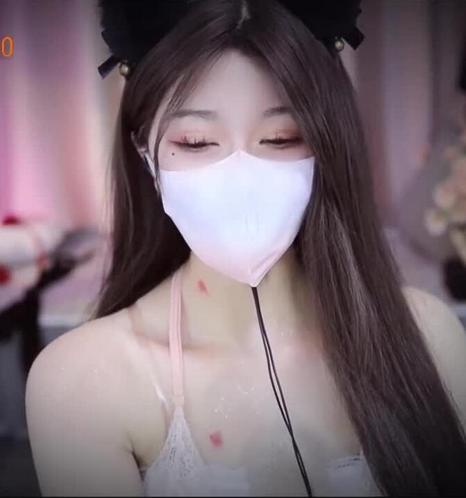 ASMR 清清睡不醒耳语和耳朵按摩 身上有草莓