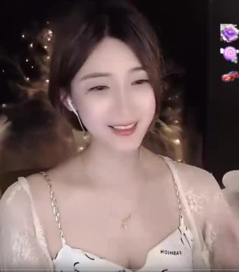 14075007.jpg ASMR 舒服的耳部按摩,鹅毛棒掏耳,表情帝 _ 小太阳贼大