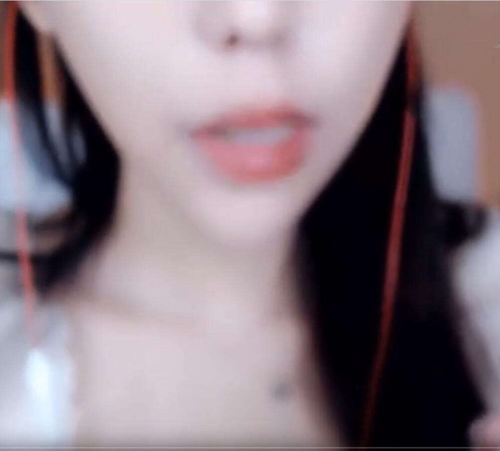 酥酥学姐ASMR手电筒的照耀