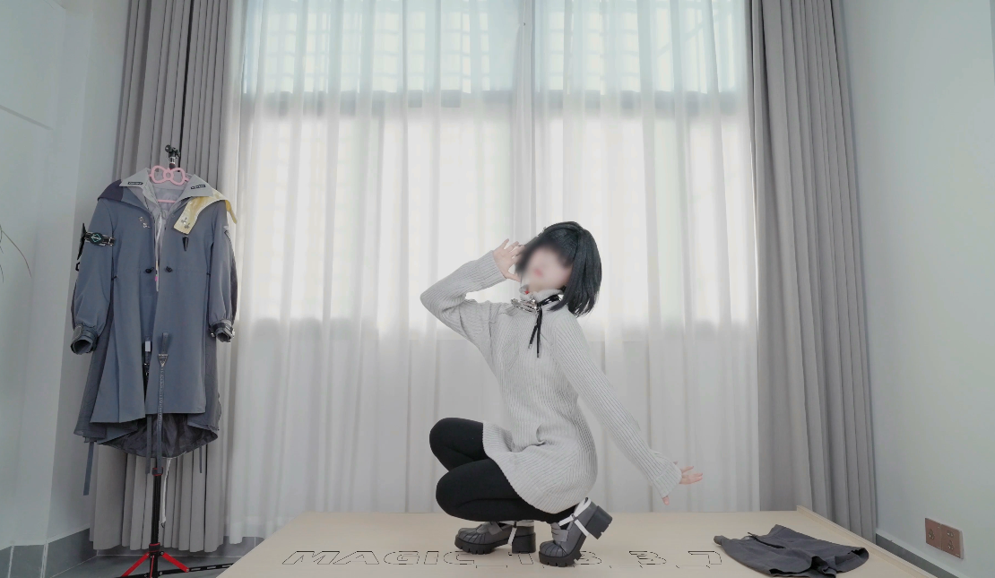 【完整版】埋导演 新流出cos终末地管理员自慰+宅舞合集 【7V 2.18GB】